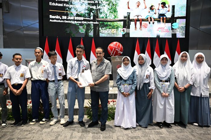 The Higher Committee of Human Fraternity Distributed 100 Ai-Powered Tablets to Students in Jakarta